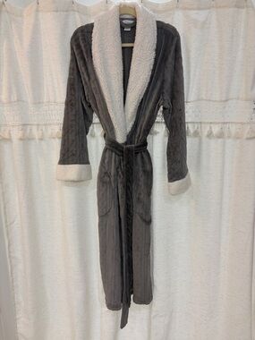 Liz Claiborne Charcoal Gray Plush Shawl Collar Robe with White Sherpa Trim